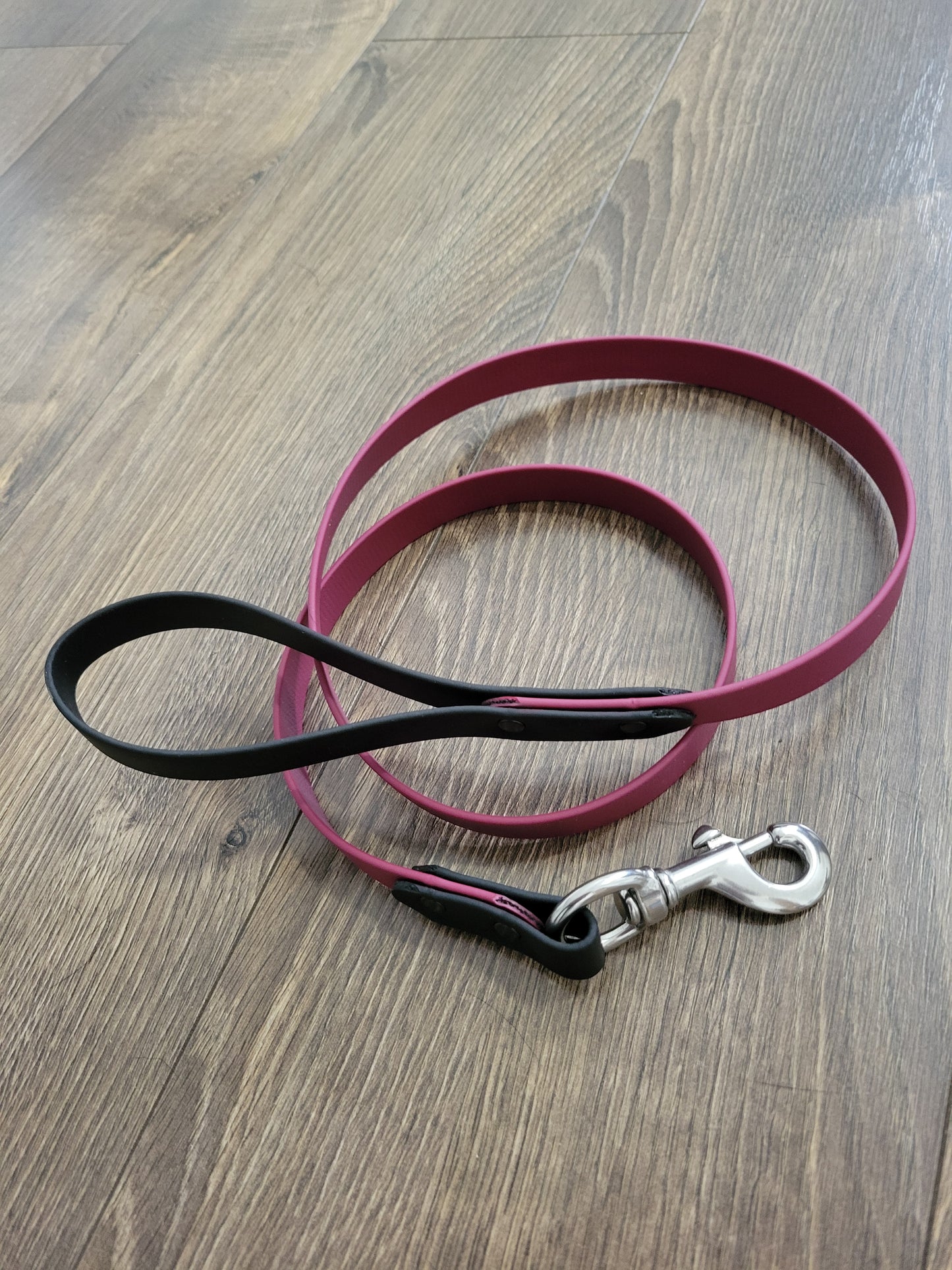 3/4 " Biothane Standard Lead with (NP)Snap Hook - Approx 5 Foot Long send email request for other color, length, width or hardware (black, stainless steel or brass)